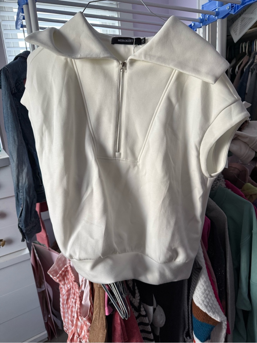 MeroKeri White Short-Sleeve Zip-Front Hoodie